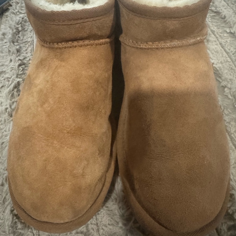 UGG Tan Suede Slippers with Cream Lining size 7 authentic